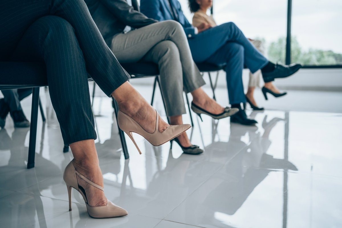 Curiosidad femenina: descubre por qué las mujeres cruzan las piernas