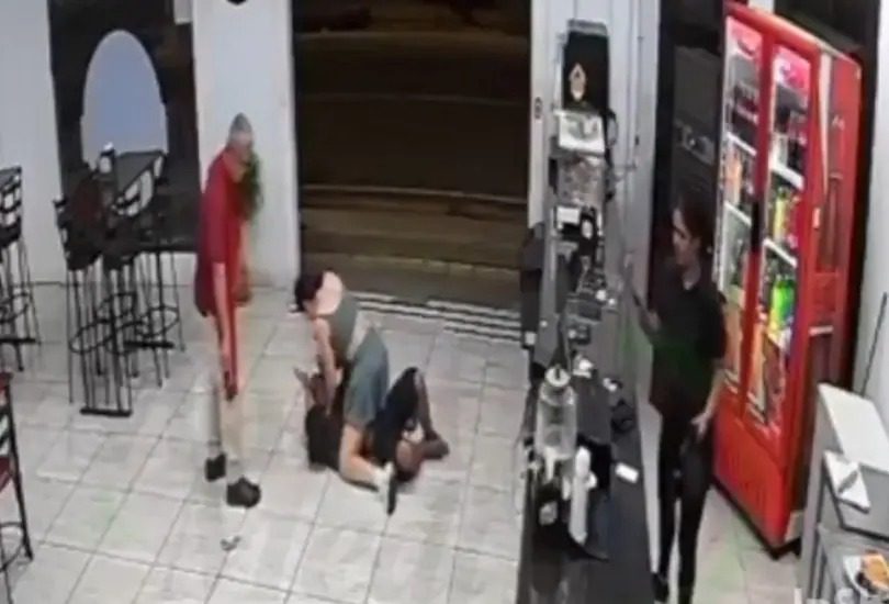 Vídeo: Um ladrão tentou assaltar uma mulher, mas ela se defendeu usando uma arte marcial brasileira chamada jiu-jitsu