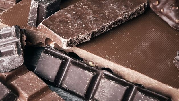 Weißer Belag auf Schokolade – was ist das und ist er noch genießbar?