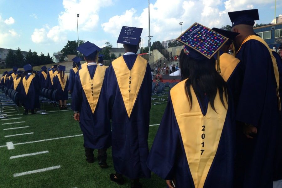 Escândalo na formatura: música tocada duas vezes sem consequências levou a uma briga na terceira vez ➤ Globenow.info
