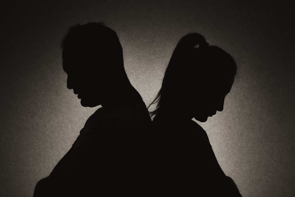 Scheidung wegen Vaterschaftsskandal – Was er zehn Jahre später erfährt, verändert alles ➤ Globenow.info