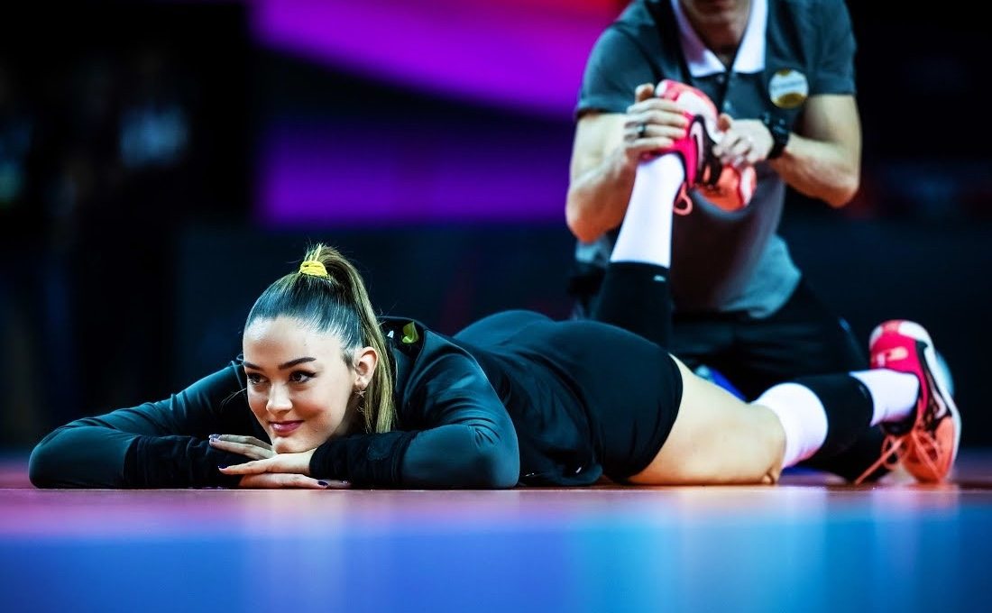 Königinnen am Netz: 7 Volleyballstars, die zu Modeikonen geworden sind