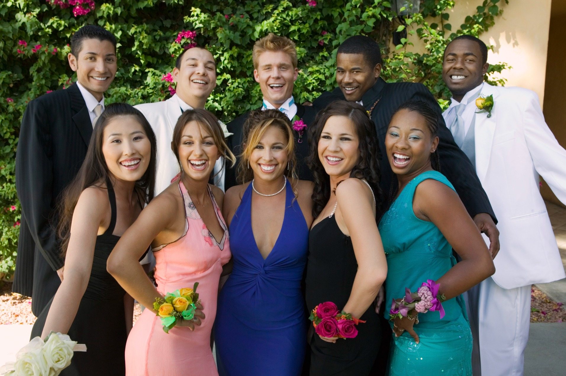 Diese Mädchen lehnen die Einladung eines Jungen zum Abschlussball ab. Sie sind fassungslos, als sie sehen, wer zugesagt hat