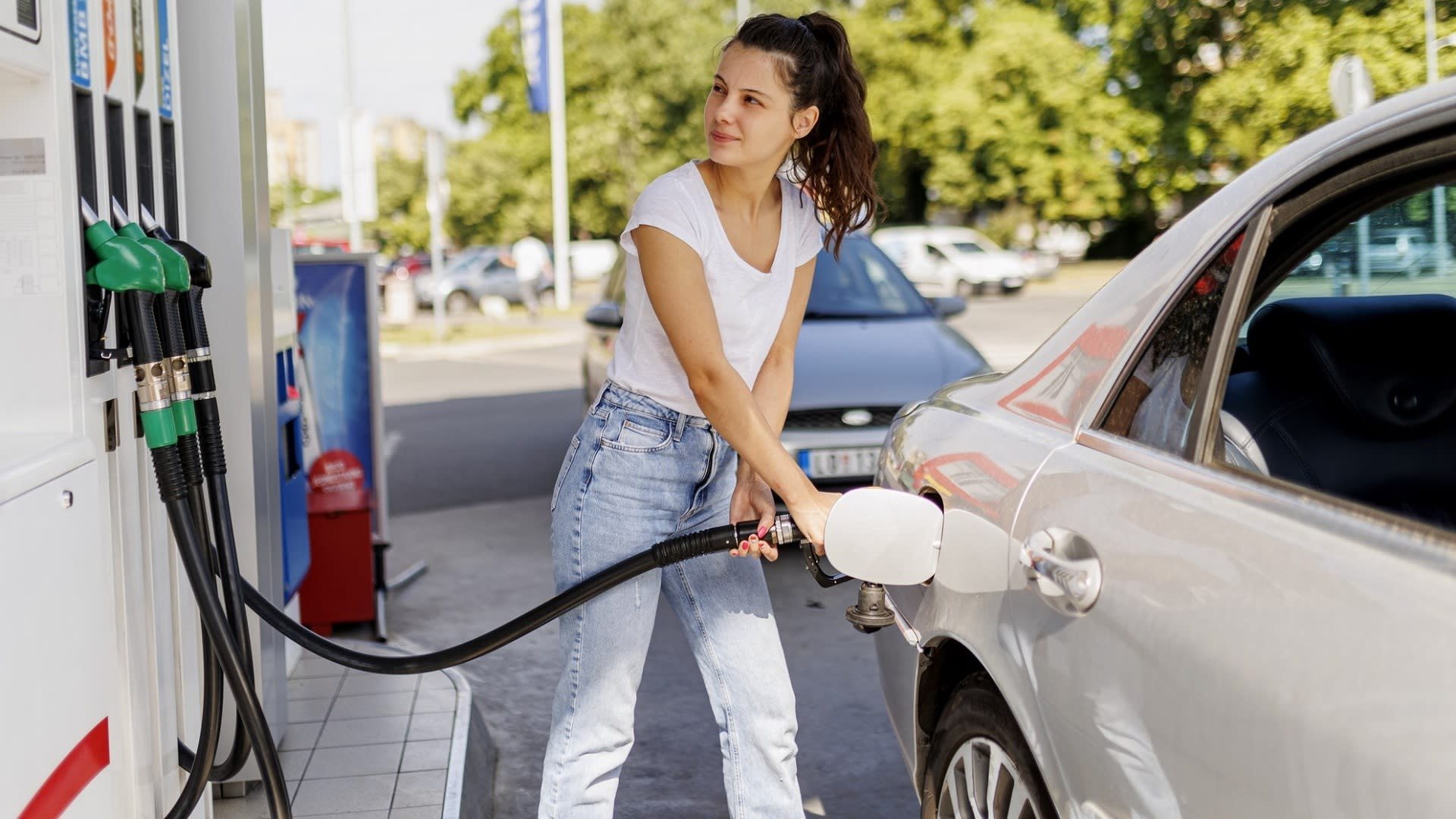 Er hatte sie aus Jux an der Tankstelle stehen lassen – und sie war für immer fort …