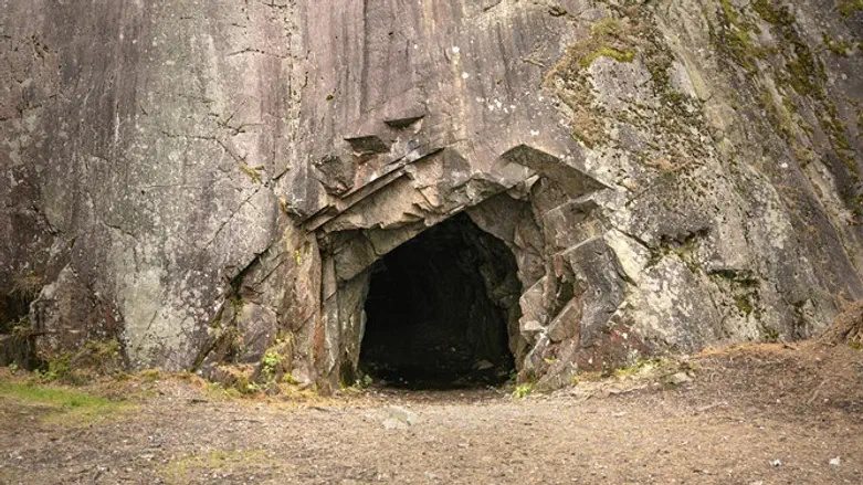 Er kaufte das Grundstück seiner Träume – doch bald erkannte er, was sich unter der Erde verbarg
