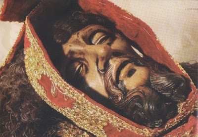 Es war ihr verboten, die Jesusstatue zu öffnen – der Fund im Inneren schockierte die ganze Gemeinde