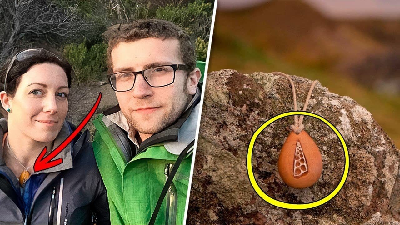 Ein Mann schenkt seiner Freundin eine Halskette – Jahre später erkennt sie, was sich darin befindet