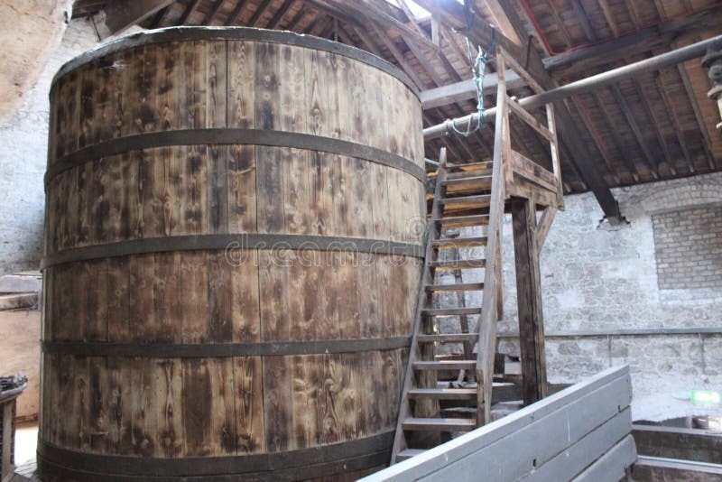 Dieser Mann verwandelte ein altes Whiskyfass in ein einzigartiges Zuhause – entdecken Sie dieses außergewöhnliche Haus