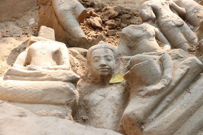 Ein Archäologe entdeckte antike Statuen, doch Laboruntersuchungen brachten etwas Unglaubliches ans Licht
