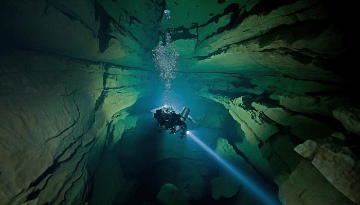 Sie hielten es für einen seltsamen Gegenstand im Wasser – doch die Entdeckung hätte sie beinahe das Leben gekostet ➤ Globenow.info