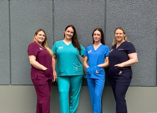 Ein Foto, das das Internet spaltete: die Debatte um Krankenschwesternuniformen