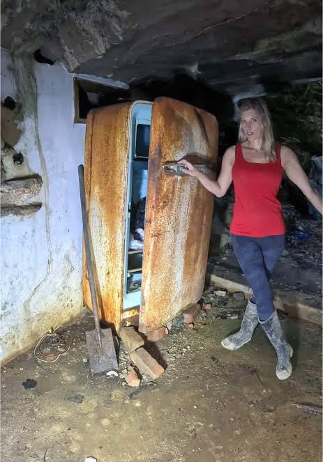 Se adentraron bajo tierra y descubrieron un pueblo que no debería haber existido